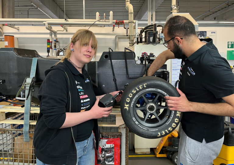 Prospective engineers from the FaSTDa team assemble the cooling system in NORMA Group's prototype construction.