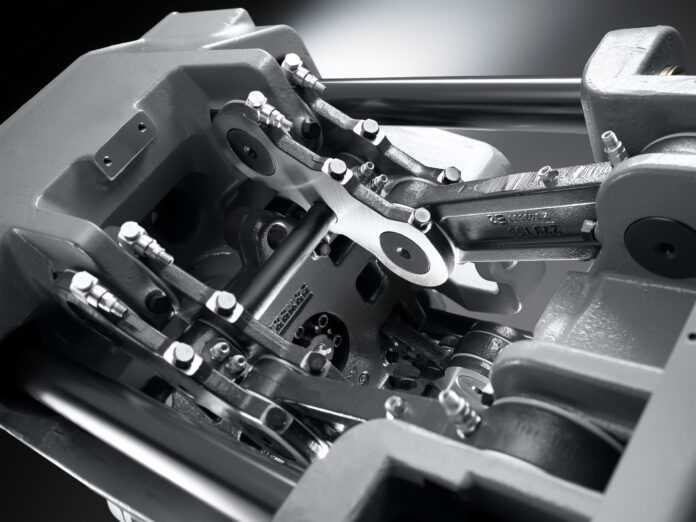 Electric clamping unit: the Premium performance variant of the hybrid Allrounder 470 H includes an electric toggle-type clamping unit as part of its standard equipment. This is energy-efficient and precise, driven by a planetary roller screw drive.