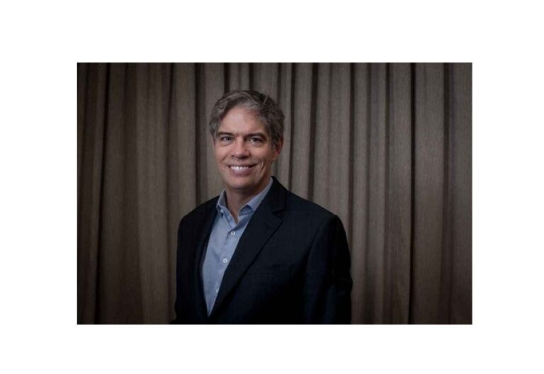 Ricardo Amorim to Spotlight Innovation, Design & AI at IV World Plastic Summit