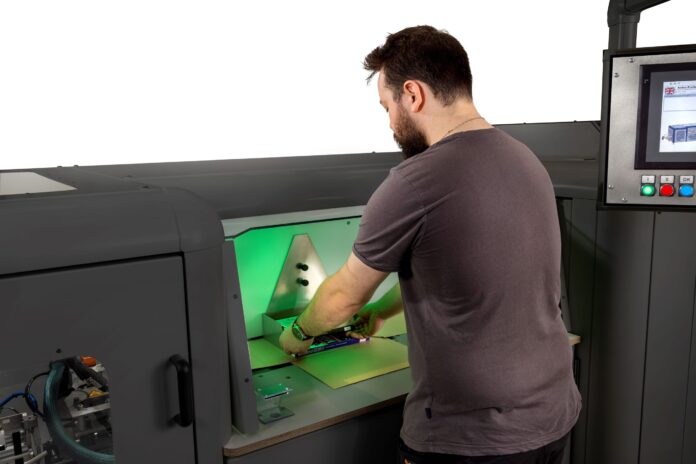 Flap’it! operator adding items to pack